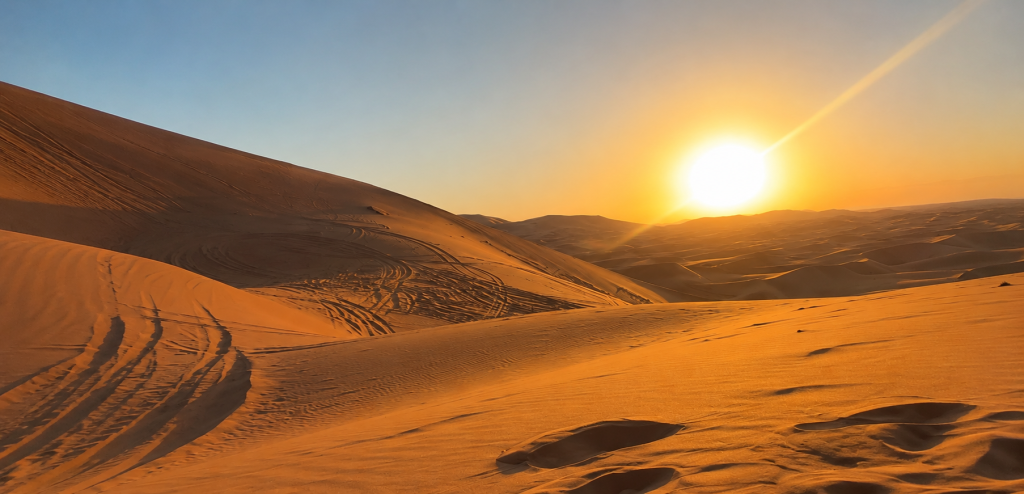 Dunes de Merzouga au coucher du soleil, Maroc